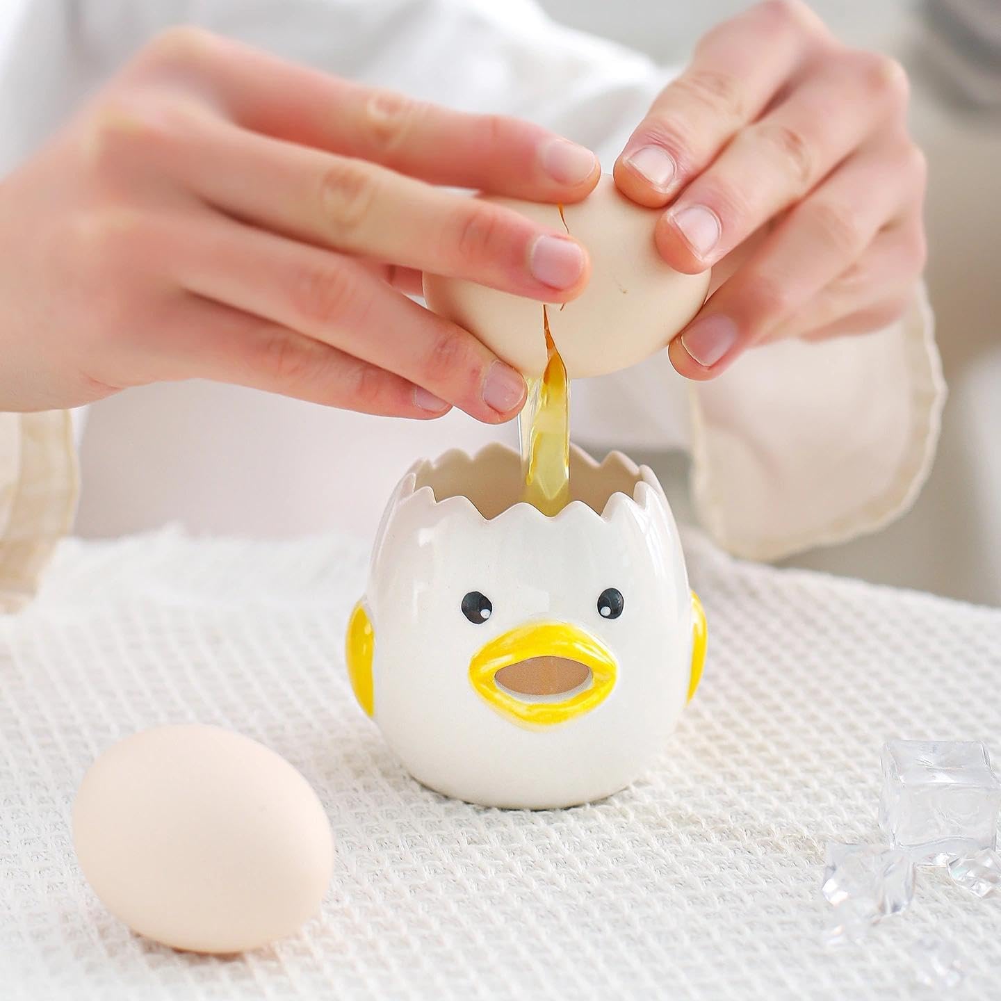 LuoCoCo Cute Egg Separator, Ceramics Vomiting Chicken Egg Yolk White Separator, Practical Household Small Egg Filter Splitter, Kitchen Gadget Baking Assistant Tool, Dishwasher Safe (Yellow)