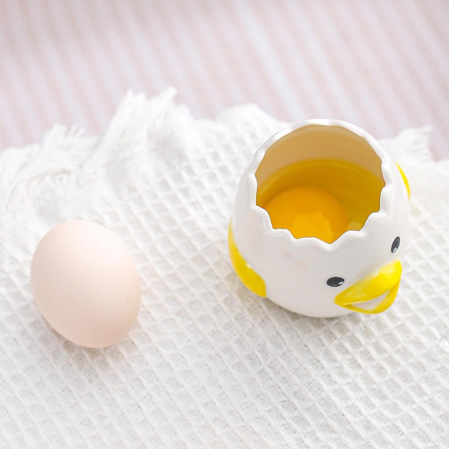 LuoCoCo Cute Egg Separator, Ceramics Vomiting Chicken Egg Yolk White Separator, Practical Household Small Egg Filter Splitter, Kitchen Gadget Baking Assistant Tool, Dishwasher Safe (Yellow)