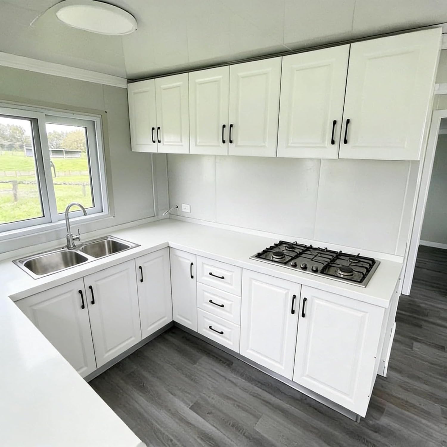Prefab Homes Expandable Mobile Home 40ft Structure for Job Site Housing Vacation Stay Multi Purpose Living Solution with Reliable Performance