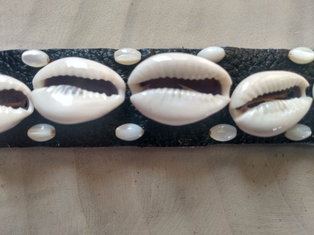 Handcrafted Native American Choker & Bracelet Set – Cowrie Shell Style
