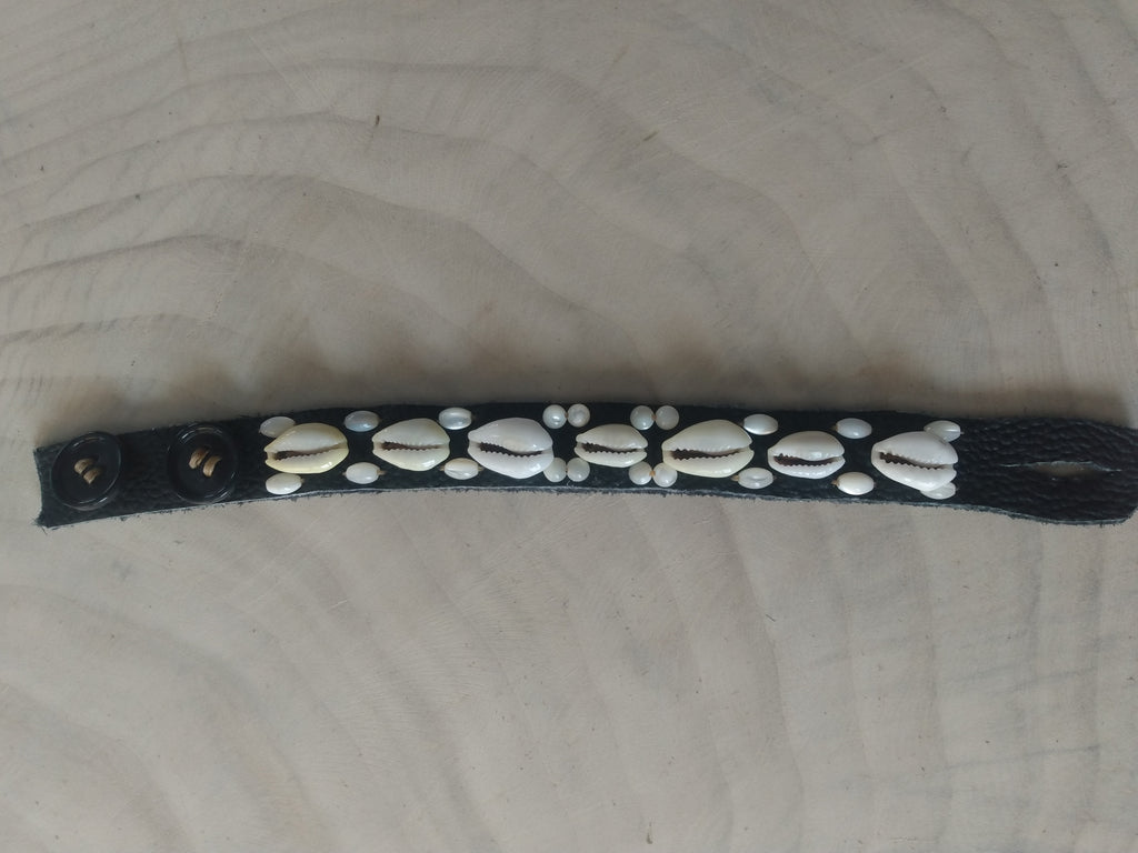 Handcrafted Native American Choker & Bracelet Set – Cowrie Shell Style